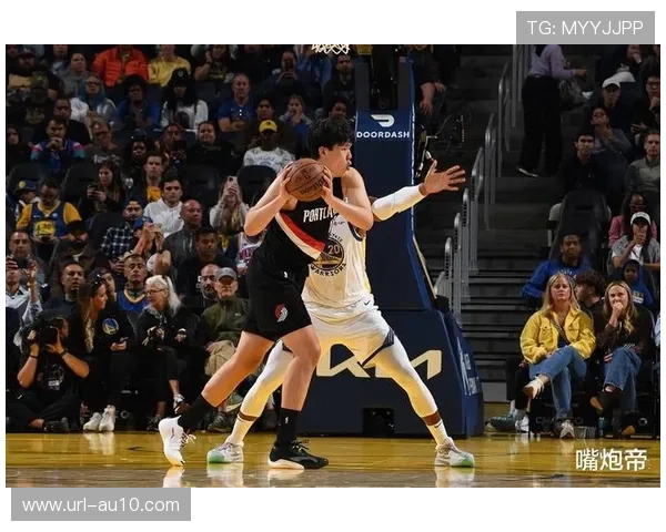 杨瀚森拉架冲突球员，雷霆新秀展现高情商